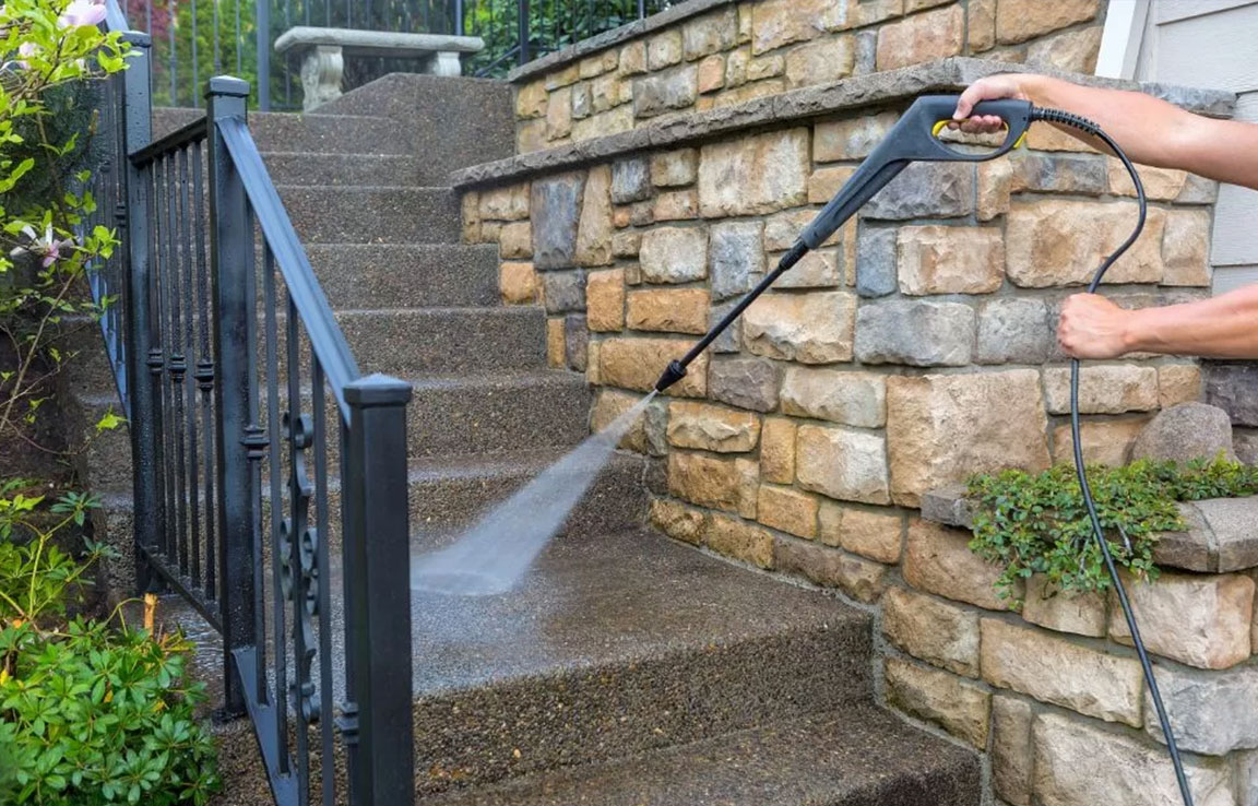 Soft Washing vs Pressure Cleaning Your Exterior